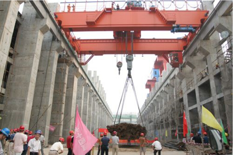 雄峰QD100/20t-28.8m雙梁吊鉤橋式起重機(jī)