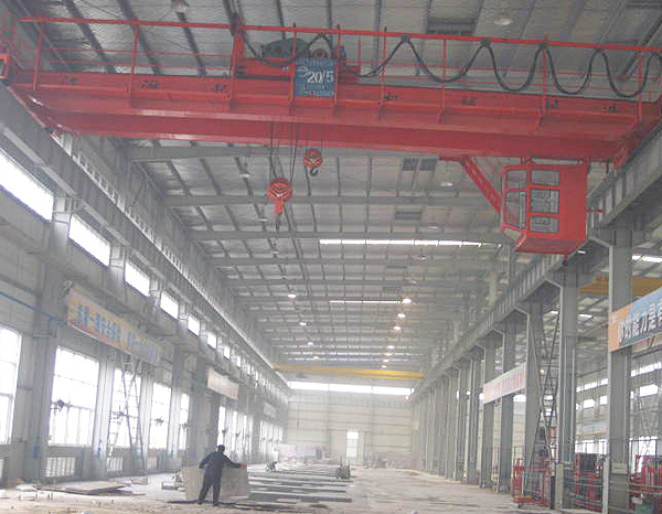 安起QD20-18.5m雙梁吊鉤橋式起重機(jī) 安起QD20-18.5m雙梁吊鉤橋式起重機(jī)