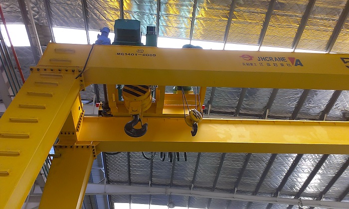 雄峰門式起重機(jī)_雄峰起重